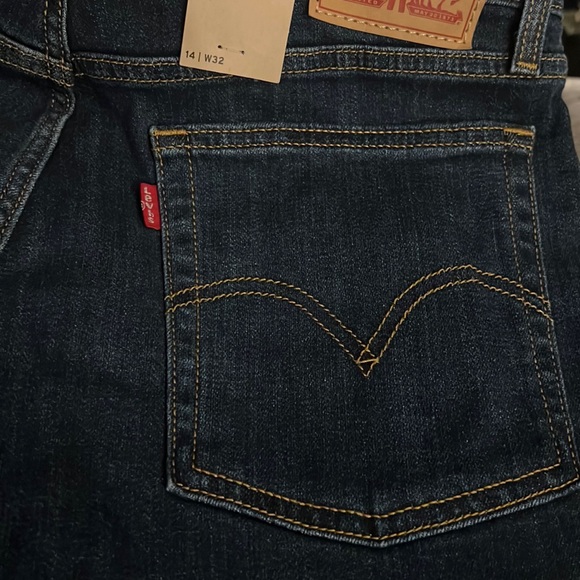 Levi’s HIGH RISE SLIM THROUGH HIP SHORTS 14 | W32 - Picture 11 of 13